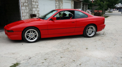 Vezi aici un BMW Seria 8 restaurat, 850i, de vânzare! Este unul din numai 20.072 de maşini produse şi se află în Chişinău - Photo