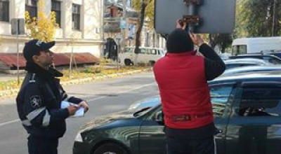 Tot mai multe parcări ilegale sunt desfiinţate cu ajutorul poliţiştilor! - Photo