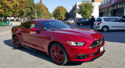 Acest Ford Mustang este de vînzare și poate fi al tău! Află care este prețul. - Photo
