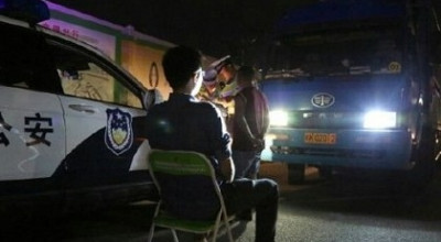 Legea talionului: Poliţia din China pedepseşte şoferii care conduc cu fază scurtă după acelaşi principiu - Photo