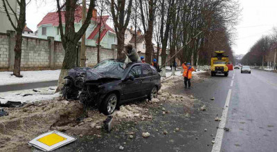 Un BMW X5 a primit dauna totala pe loc drept! - Photo