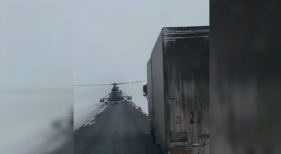 VIDEO: Un pilot de elicoptere s-a rătăcit şi a aterizat pe şosea ca să întrebe 