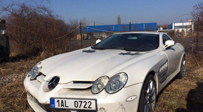 Îţi vine să crezi că acest Mercedes-Benz SLR McLaren stă abandonat din 2011? - Photo