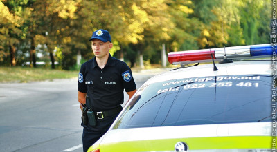 Iată cum poți recunoaște gradul polițistului care te-a tras pe dreapta! - Photo