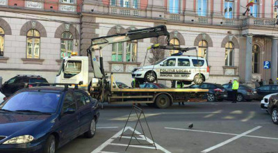 În România o mașină a poliției a fost evacuată pentru parcarea neregulamentară?! - Photo