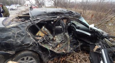 Trei tineri decedaţi într-un BMW la volanul căruia era un şofer în stare de ebrietate şi fără permis de conducere - Photo