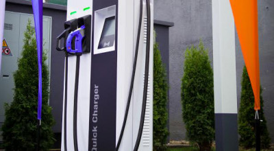 În România a fost inaugurată o nouă staţie peco ce include şi staţie supercharger pentru EV-uri! - Photo