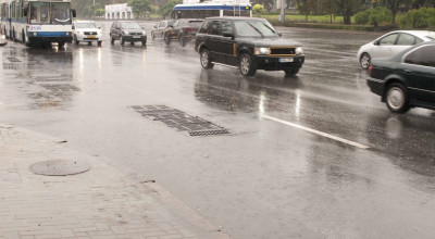 Asfalt de proastă calitate, sau lucrări făcute prost? Denivelări proaspete pe asfalt în centrul oraşului - Photo