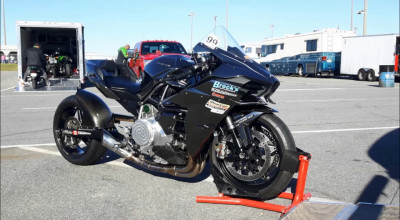 VIDEO: Coşmarul motocicliştilor. I-a explodat motorul la viteza de 300 km/h! - Photo