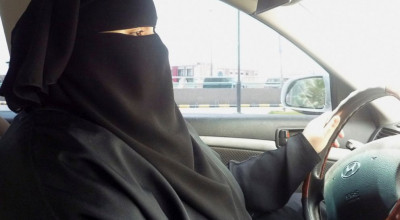 Regele Arabiei Saudite în premieră oferă femeilor dreptul de a conduce - Photo