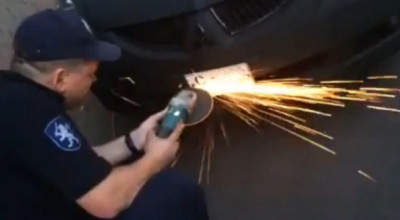 Află în ce circumstanţe agenţii INP au dreptul să scoată plăcuţele de înmatriculare de pe maşină - Photo