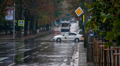 Atenție șoferi! Se circulă pe timp de ploaie. Pe mai multe trasee din ţară sunt şi echipaje INP cu RADAR - Photo
