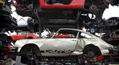 Vezi locul unde şi-au găsit ultimul adăpost supercaruri de epocă precum Ferrari şi Porsche - Photo