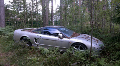 Într-o pădure din Sankt-Petersburg a fost găsit abandonat legendarul Honda NSX! Iată care îi este povestea - Photo