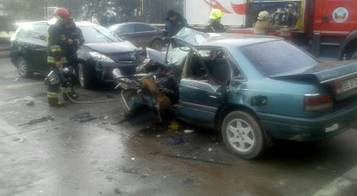 (VIDEO) Accident grav în sectorul Botanica al Capitalei. Două vehicule s-au tamponat frontal! - Photo