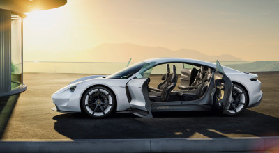 Au apărut informaţii despre primul EV marca Porsche. Tracţiune integrală, trei motoare electrice şi 680 CP - Photo