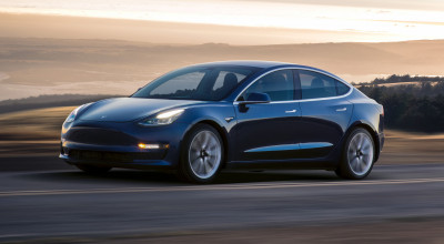 Proprietarul unei Tesla Model 3 a accelerat EV-ul peste viteza declarată de producător - Photo