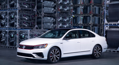 Volkswagen prezintă versiunea de performanţă a noului Passat. Motor VR6 şi 284 de cai putere - Photo
