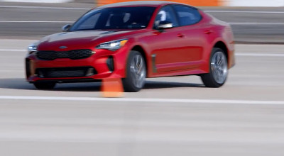 Kia continuă să compare modelele sale cu vehicule de performanţă. De această dată noul Stinger a fost comparat cu Porsche Panamera şi BMW Seria 6 Gran Coupe - Photo