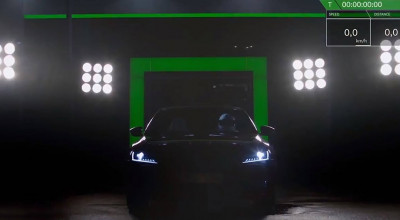 (VIDEO) Skoda îl ironizează pe Elon Musk, au trimis un model Superb spre Mars! - Photo