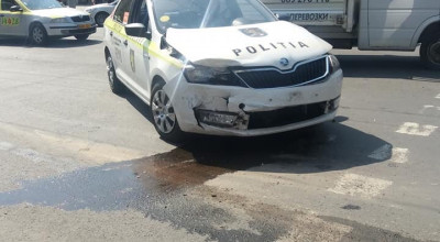 (FOTO) Accident în capitală cu implicarea unei mașini de poliție! - Photo