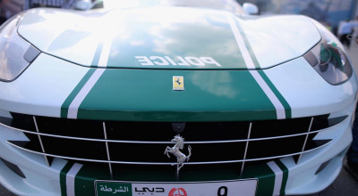 Șoferii din Dubai vor folosi plăcuțe de înmatriculare digitale! - Photo