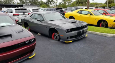 Dealerul Dodge din Florida a ajuns ținta hoților. Câteva modele Challenger rămase fără jante peste noapte! - Photo