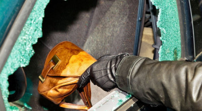 Poliția avertizează! Hoții au nevoie de numai 15 secunde pentru a vă fura bunurile din mașină - Photo