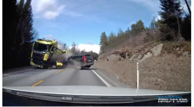 VIDEO: Siguranța Volvo pusă la grea încercare într-un accident real și nu simulat! - Photo