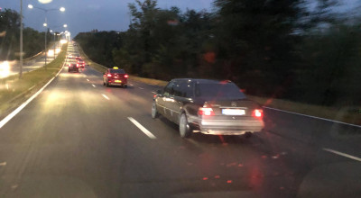 (FOTO) În Chișinău a fost surprins un Mercedes W124 limuzină! Să fie oare un Pullman? - Photo
