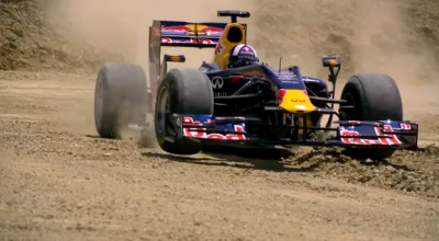 (VIDEO) Una ca asta nu ai mai văzut! Bolid Formula 1 se dă în spectacol pe drum de țară! - Photo