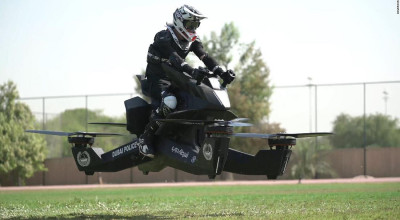 Polițiștii din Dubai exersează pe...motociclete zburătoare?! Hoverbike, este noul vehicul lor vehicul - Photo