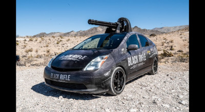 (VIDEO) Cel mai periculos Toyota Prius din lume are o mitralieră pe acoperiș! (VIDEO) Cel mai periculos Toyota Prius din lume are o mitralieră pe acoperiș! - Photo