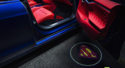 (FOTO) Cel mai mare fan al lui SUPERMAN conduce o Tesla! Vezi cum a personalizat-o (FOTO) Cel mai mare fan al lui SUPERMAN conduce o Tesla! Vezi cum a personalizat-o - Photo