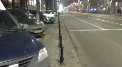 (FOTO) Pilonii proaspăt instalați pe bulevardul Ștefan cel Mare nu sunt o problemă pentru șoferii din capitală! - Photo