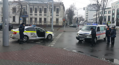 Accidentul girofarelor! O ambulanță și o mașină a INP-ului s-au tamponat în intersecție - Photo