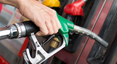 Prețul petrolului a scăzut cu 30%. În România benzina s-a ieftinit, dar în Moldova încă nu! - Photo