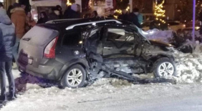 (VIDEO) Accident grav în centrul capitalei! Un Megane a fost făcut zob după impactul cu un Land Cruiser - Photo