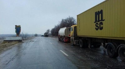 Atenție șoferi! Drumuri acoperite de gheață la sudul țării! - Photo