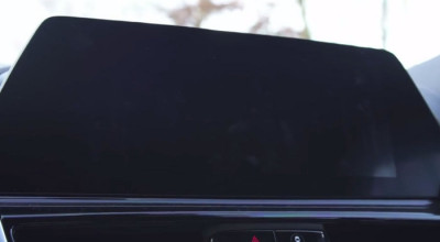 (VIDEO) A cedat chiar în fața camerei jurnaliștilor! Display-ul noului BMW Seria 8 s-a defectat din senin - Photo