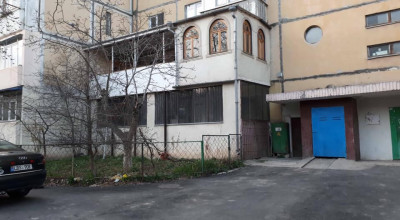 (FOTO) Acum le-ai văzut pe toate! Se întâmplă la Buiucani. Un locuitor și-a extins apartamentul ilegal pentru a avea GARAJ - Photo