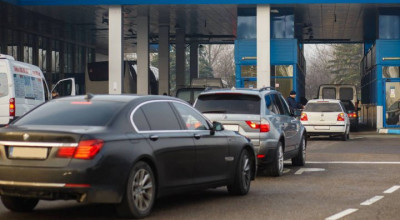 Colectau câte 400 de euro pentru a șterge mașina din baza de date! Schemă infracțională pornită de câțiva angajați ai Serviciului Vamal - Photo