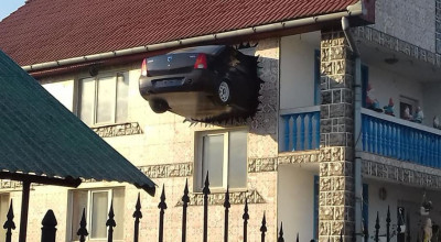 (FOTO) Decor pentru locuința unui adevărat PETROLHEAD. Un român și-a înfipt în casă o bucată de Dacia Logan! - Photo