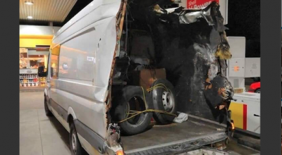 În halul ăsta, un Sprinter a mers sute de kilometri din Ungaria în România! Nu l-a oprit nimeni - Photo