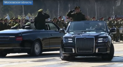 (VIDEO) Limuzina rusească Aurus există și într-o versiune decapotabilă! Modelul a fost filmat la repetiția pentru parada de 9 mai - Photo