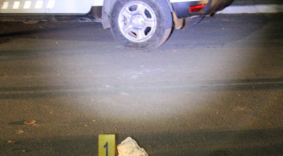 Un motociclist furios a aruncat cu pietre în agenții INP! Le-a stricat Duster-ul și Drager-ul, totodată rănind un polițist - Photo