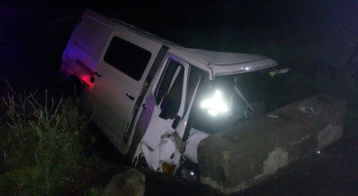 Două accidente grave cu implicarea a două microbuze au fost înregistrate în ultimele 24 de ore. Un bărbat a murit, iar un copil a ajuns la spital - Photo