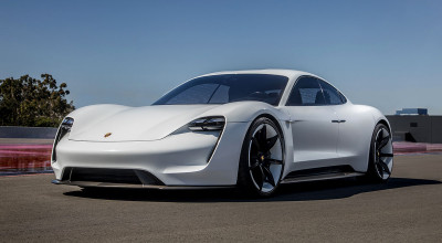 Premieră: Imagini VIDEO în care este arătat interiorul lui Porsche Taycan! Primul vehicul electric al nemților arată uluitor - Photo