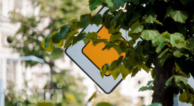 Deși multe semne de circulație nu sunt vizibile, șoferii vor răspunde conform legii în caz de accident! - Photo