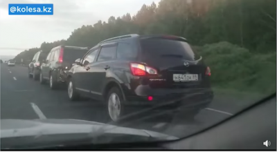 Învață de la ruși! Cum doar DOI șoferi pot aduce ȘASE automoile într-o singură cursă! - Photo